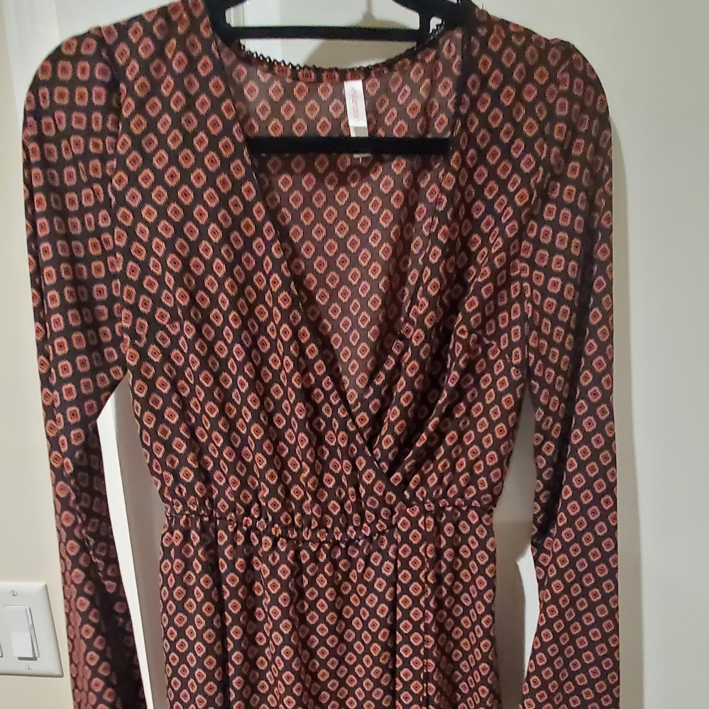 Dress with bell bottom sleves